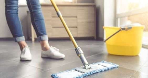 Como limpar piso encardido: dicas e cuidados