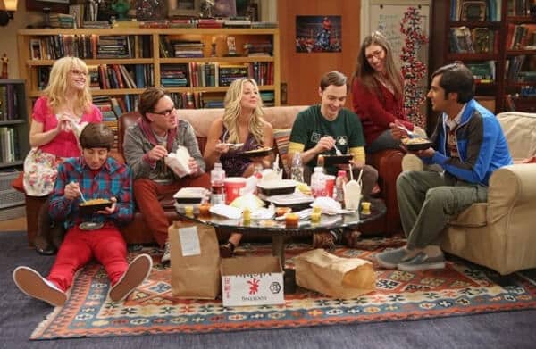Amigos do Big Bang Theory compartilhando o apartamento