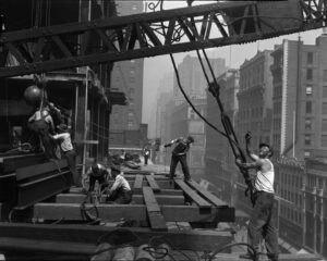 Trabalhadores na construção do Empire State Building
