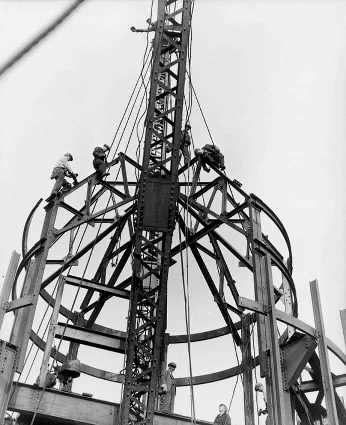 Construindo os acabamentos do topo do prédio do King Kong