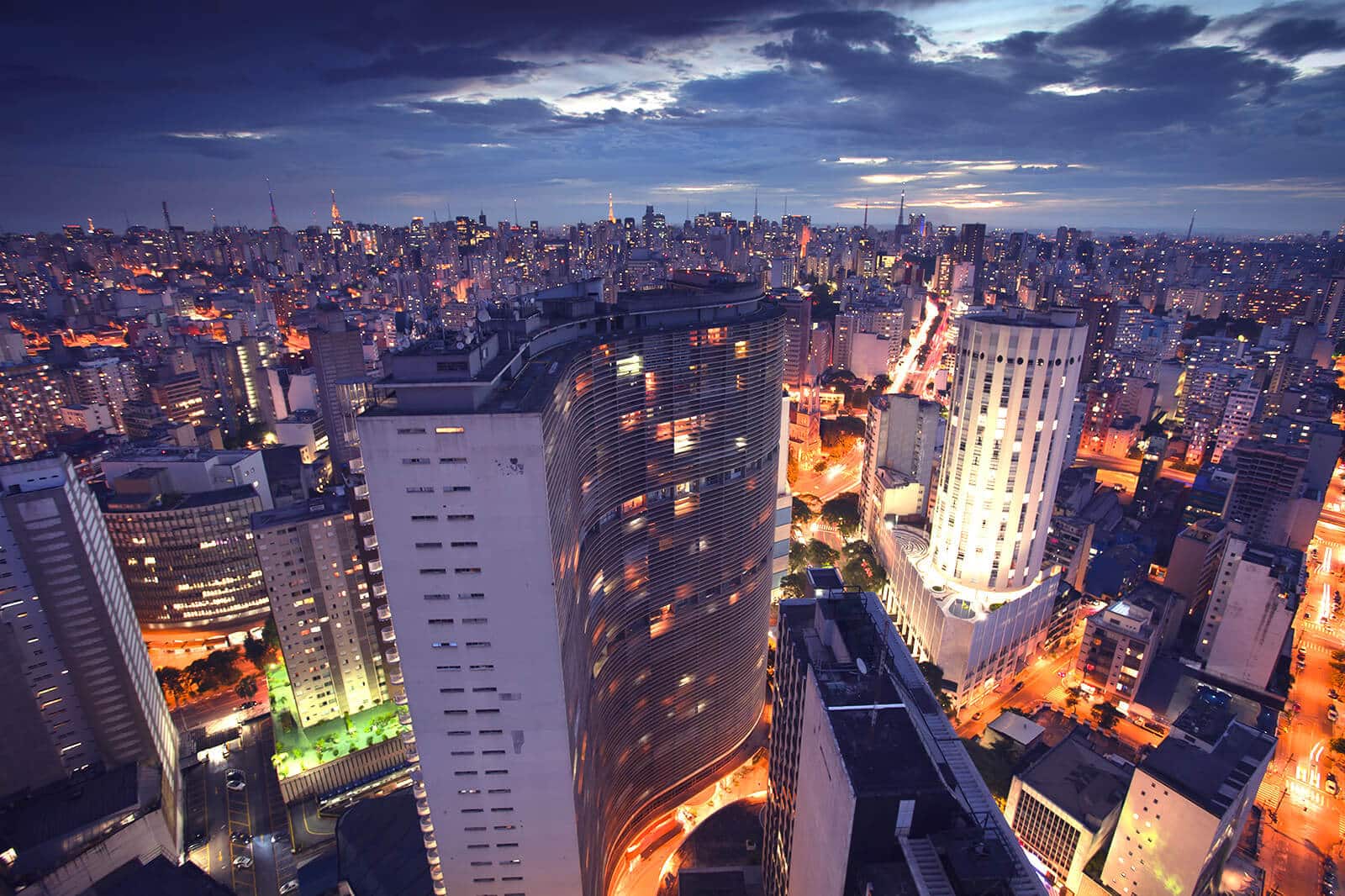 Vista noturna do Centro de São Paulo, a partir do Edifício Copan