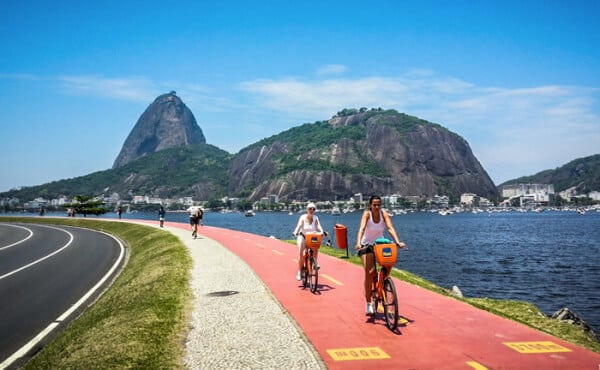 Ciclovia no Rio de Janeiro, perto do bairro Botafogo.