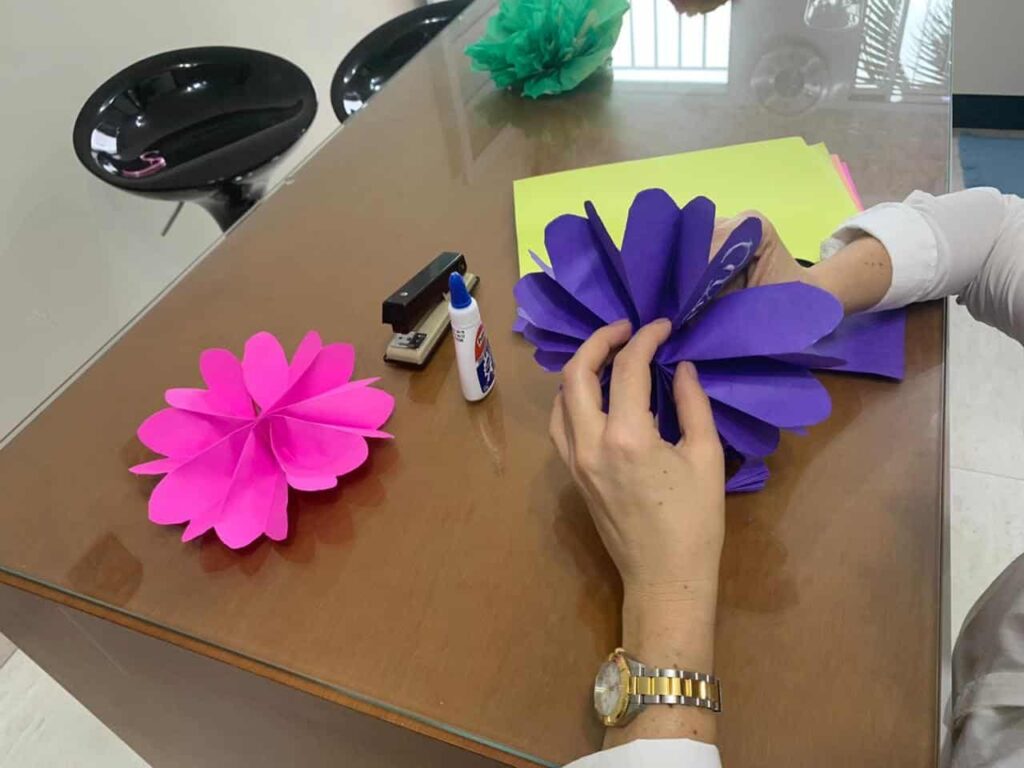 Tutorial flores de papel para decoração 10