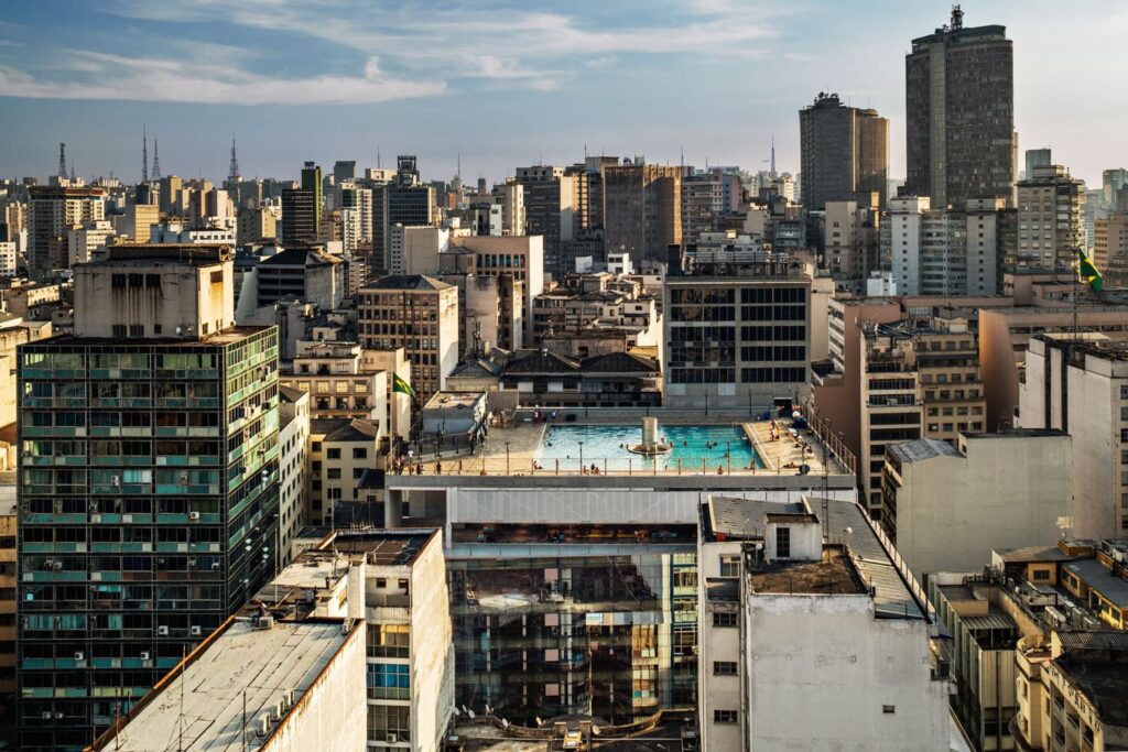Vista aérea de São Paulo, com o SESC 24 de Maio ao centro.