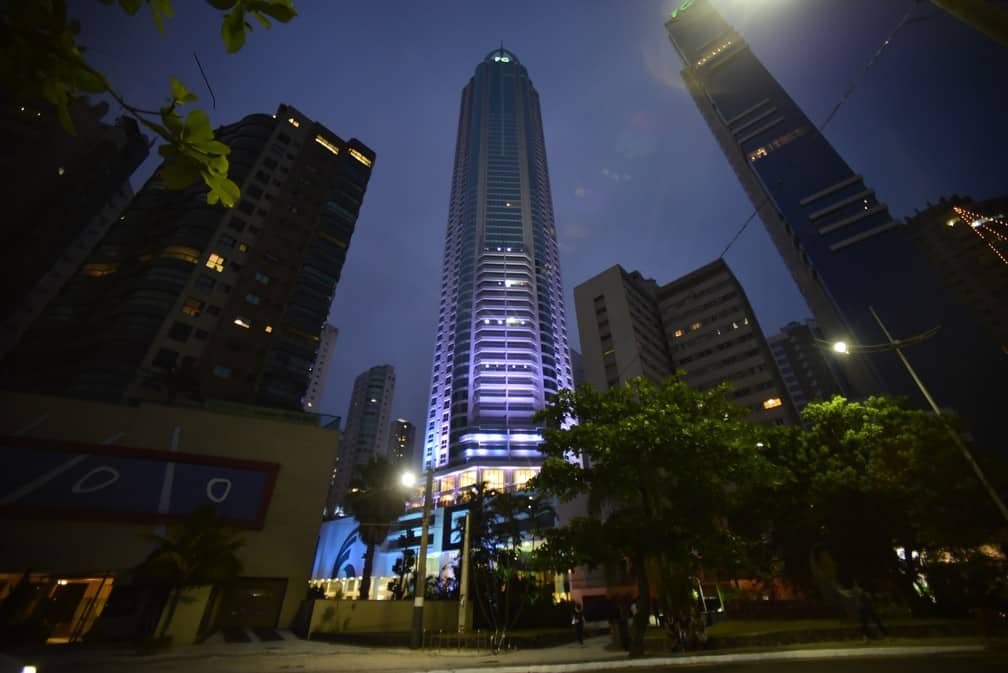 Construção entregue do arranha céu Infinity Coast, em Balneário Camboriú, o segundo prédio mais alto do Brasil e o maior prédio de BC.