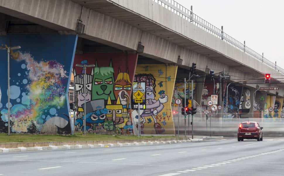 Trecho do Museu Aberto de Arte Urbana (MAAU) com parte do conjunto de 66 painéis de grafites que abriga.
