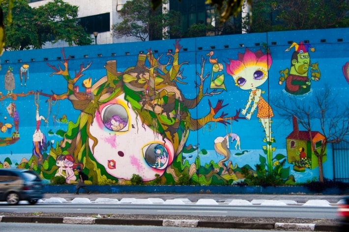 Mural na Avenida Vinte e Três de Maio (2008) feito por Nina Pandolfo e outros artistas.