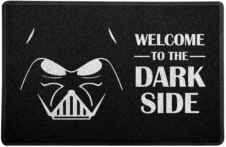 Decoração nerd com capacho do Darth Vader.