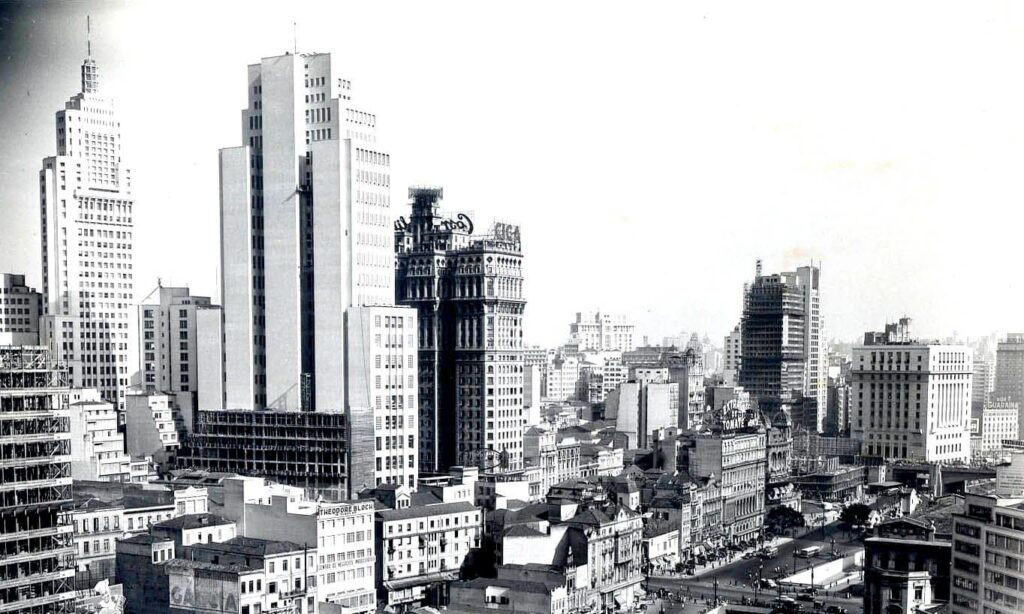Prédio de São Paulo em seu período de verticalização.