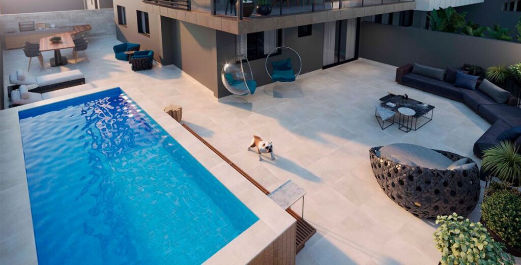Área privativa de um apartamento garden com piscina.