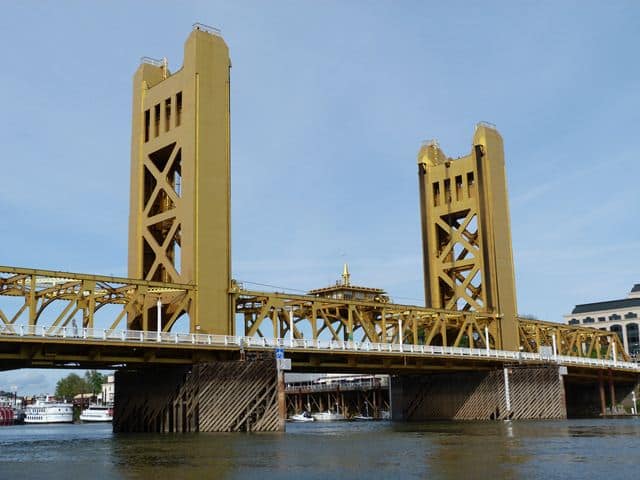 Tower Bridge em Sacramento, na Califórnia.