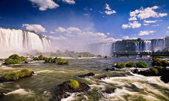 Cataratas do Iguaçu, um belíssimo show de águas para aproveitar no ano-novo.