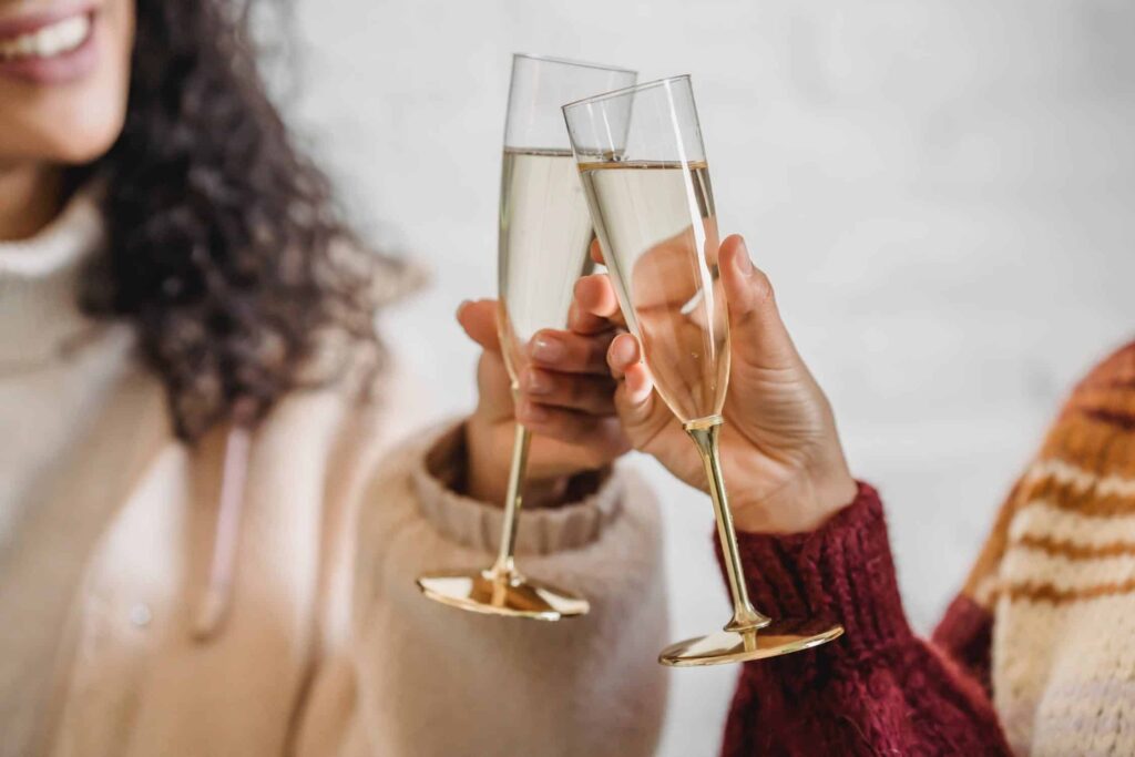 As taças de champanhe ou espumante podem ser de dois tipos, flûte ou vintage.