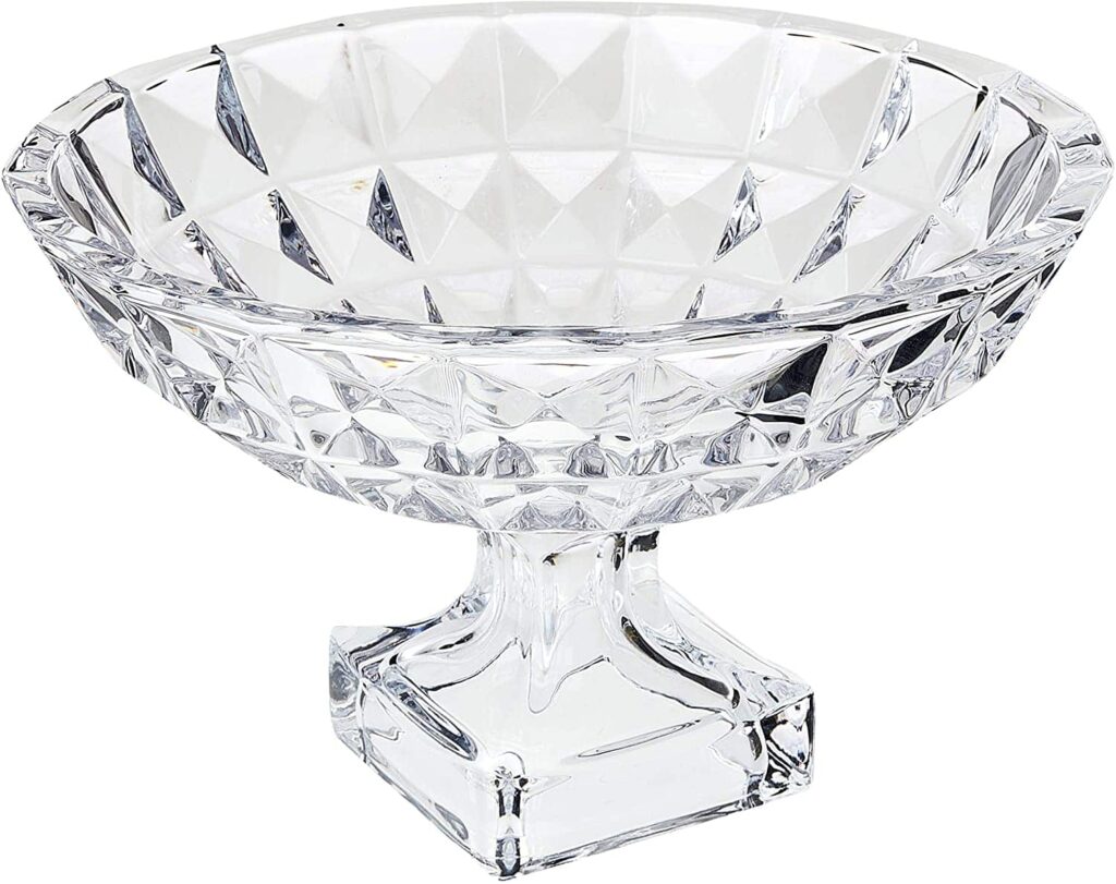 Fruteira de mesa em cristal com formato de cálice, pode ser usada até como objeto decorativo.
