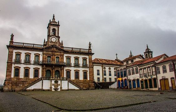 Praça Tiradentes, em Ouro Preto, uma localidade histórica para curtir o réveillon conhecendo um pouco da história do país.
