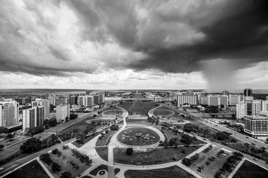 Eixo central de Brasília a Praça dos Três Poderes, parte da grande obra de Lúcio Costa.