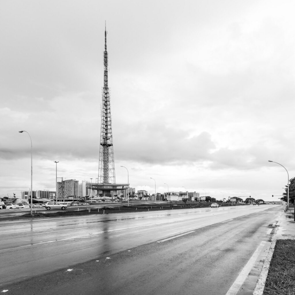 Torre de TV de Brasília, um marco na paisagem da cidade e na carreira de Lúcio Costa.