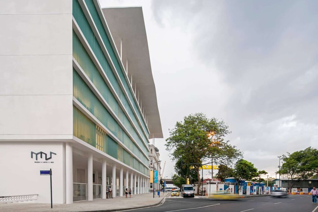 Antigo terminal rodoviário do Rio de Janeiro, um edifício modernista transformado para ser a Escola do Olhar.