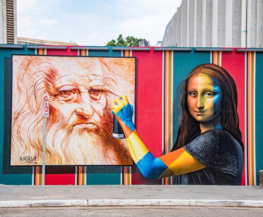 Obra Monalisa (2019), localizada em São Paulo, que reflete a interação entre duas pinturas famosas de Leonardo da Vinci, na qual Monalisa está segurando uma lata de spray, pintando a imagem de Leonardo da Vinci.