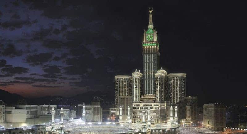 O edifício Makkah Royal Clock Tower está situado em um local considerado sagrado por todo o Islã.