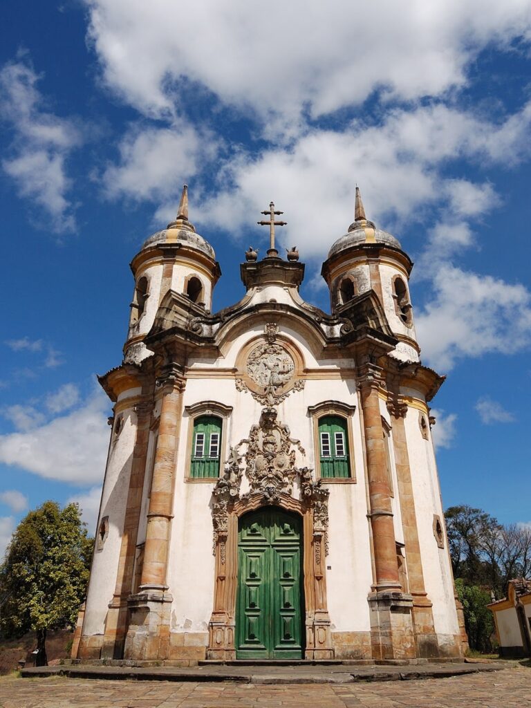 Igreja de São Francisco de Assis, símbolo do barroco no Brasil. 
