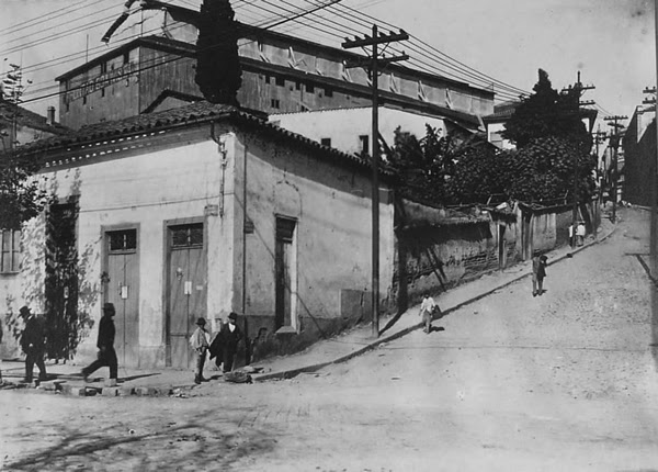 Também já chamada Beco do Porto de São Bento, Beco do Quartim e Beco do Porto Geral, a Ladeira Porto Geral no passado era uma rua pacata. 