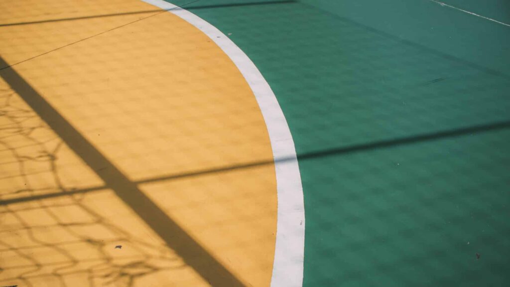 As cores e as linhas fazem toda a diferença para melhorar a prática esportiva, ideal para determinar os as medidas oficiais da quadra poliesportiva.