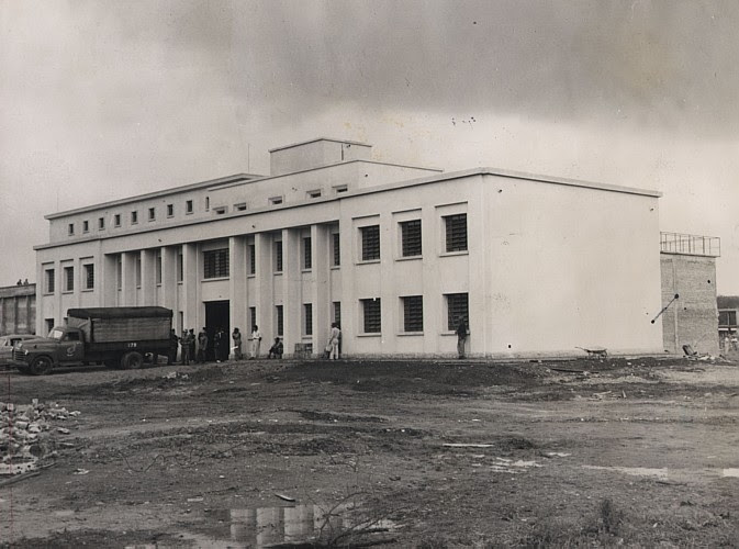 Antiga Casa de Detenção de São Paulo, numa foto antiga, em preto e branco, da década de 1960.