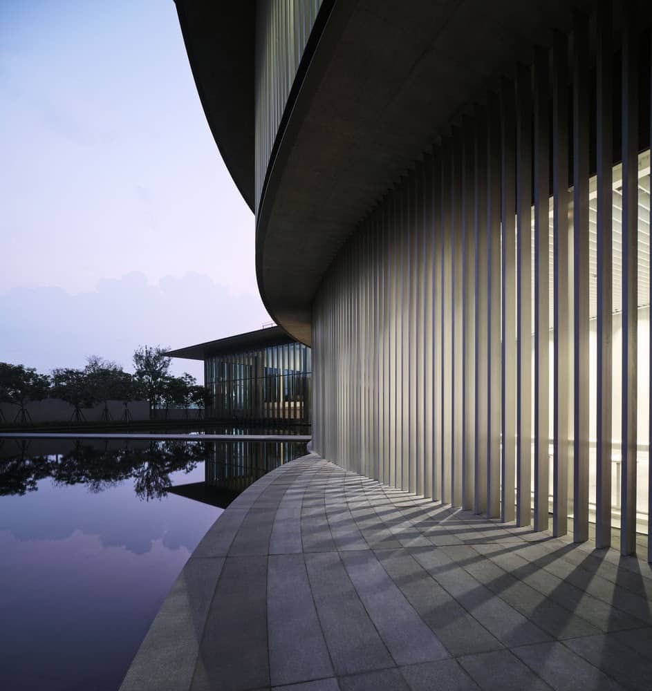 Museu de Arte He, uma construção que explora a conexão entre interior e exterior.