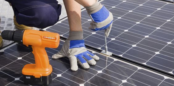 Sempre conte com a ajuda de profissionais habilitados para instalação de seus painéis fotovoltaicos.