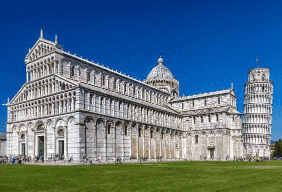 Catedral de Pisa, um patrimônio do estilo Românico.