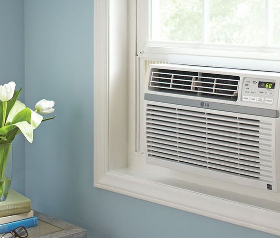 Ar-condicionado janela, modelo mais antigo, indicado para ambientes pequenos e médios.