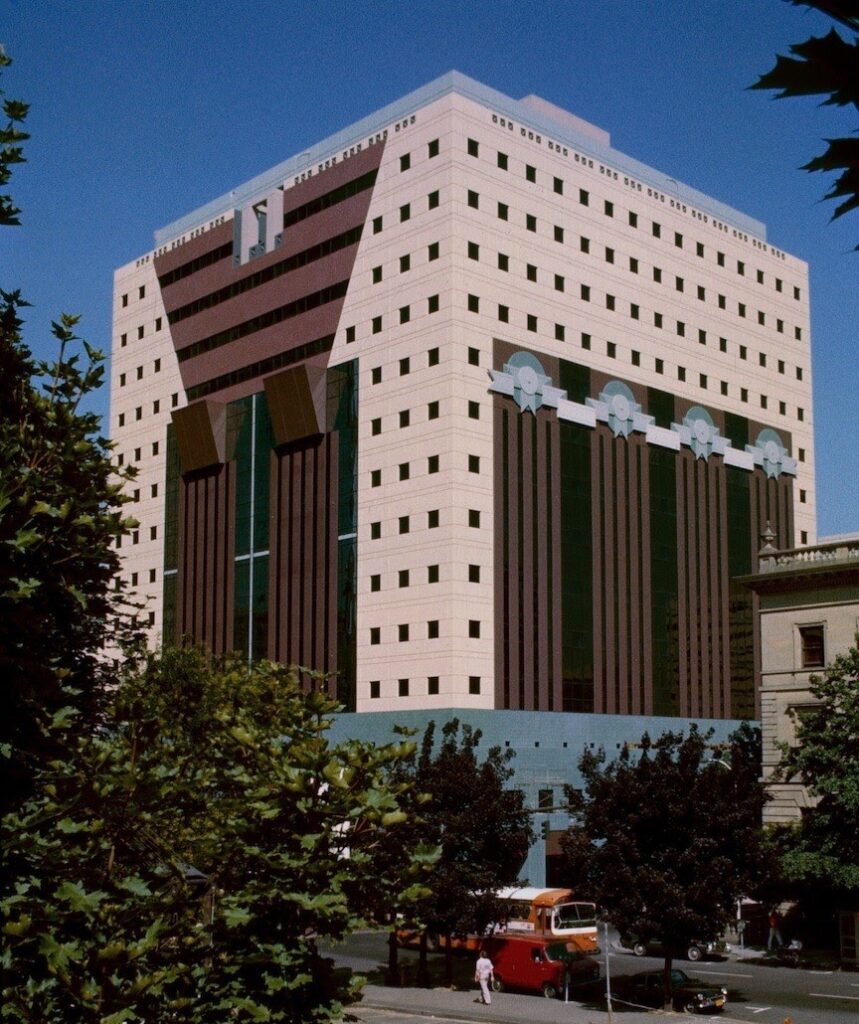 Edifício Portland projetado pelo arquiteto Michael Graves.