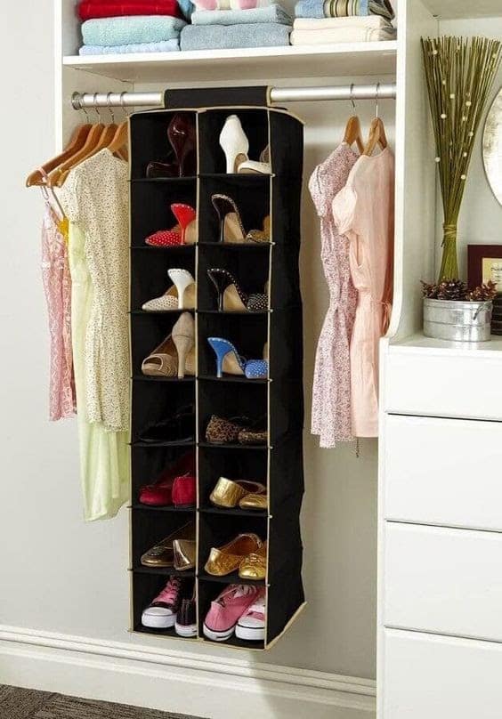 Organizador para armário, uma solução econômica para organizar sapatos.